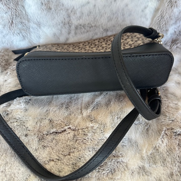 Adorable DKNY Purse. - Picture 2 of 3